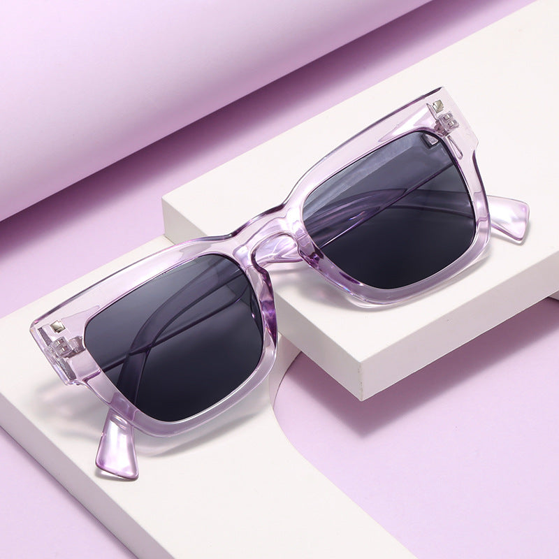 Dame moteriktig solbrille i trendy kvadratisk design Skanto