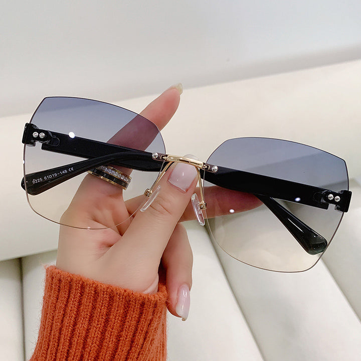 Dame elegant solbrille med innovativ design Skanto