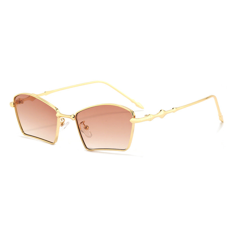 Dame trendy solbriller med geometrisk ramme og gradientlinser Skanto