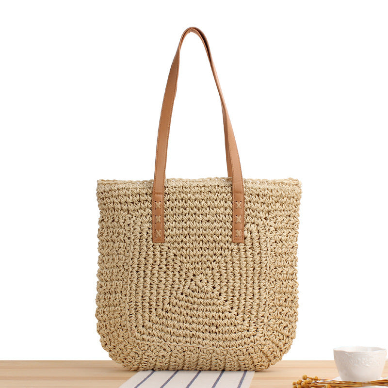 Bag made of braided natural material with soft leather handles Skanto