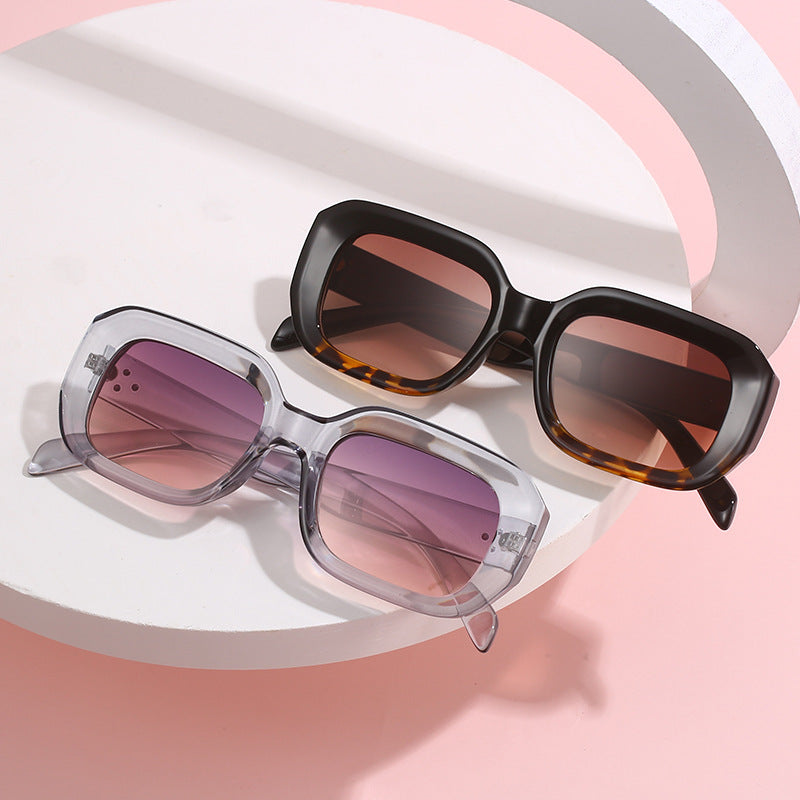 Dame oversized firkantet solbrille med trendy design Skanto