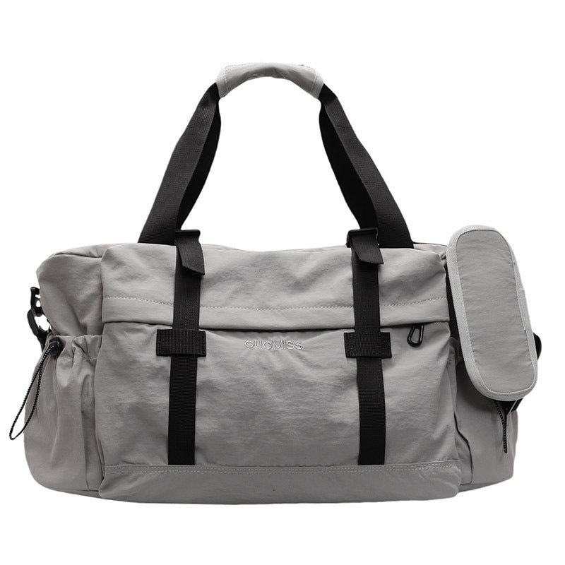 Sportslig Duffelbag med slitesterkt materiale og omfattende lagringsplass Skanto