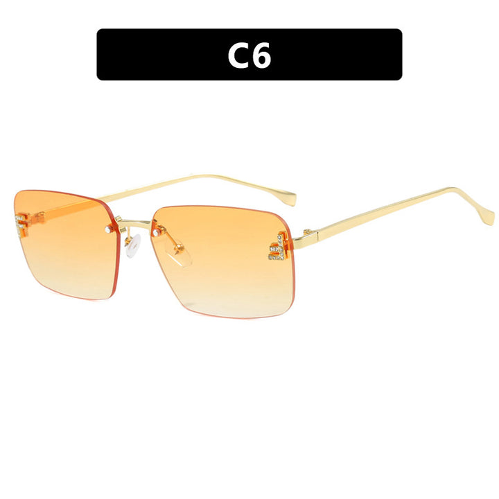 Dame kvadratisk solbrille med elegant gullramme og stilige linser Skanto