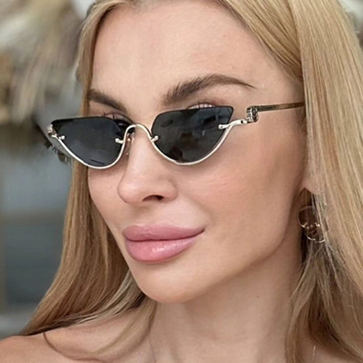 Dame Cat-Eye solbriller med gullfarget metallramme og UV-beskyttelse Skanto