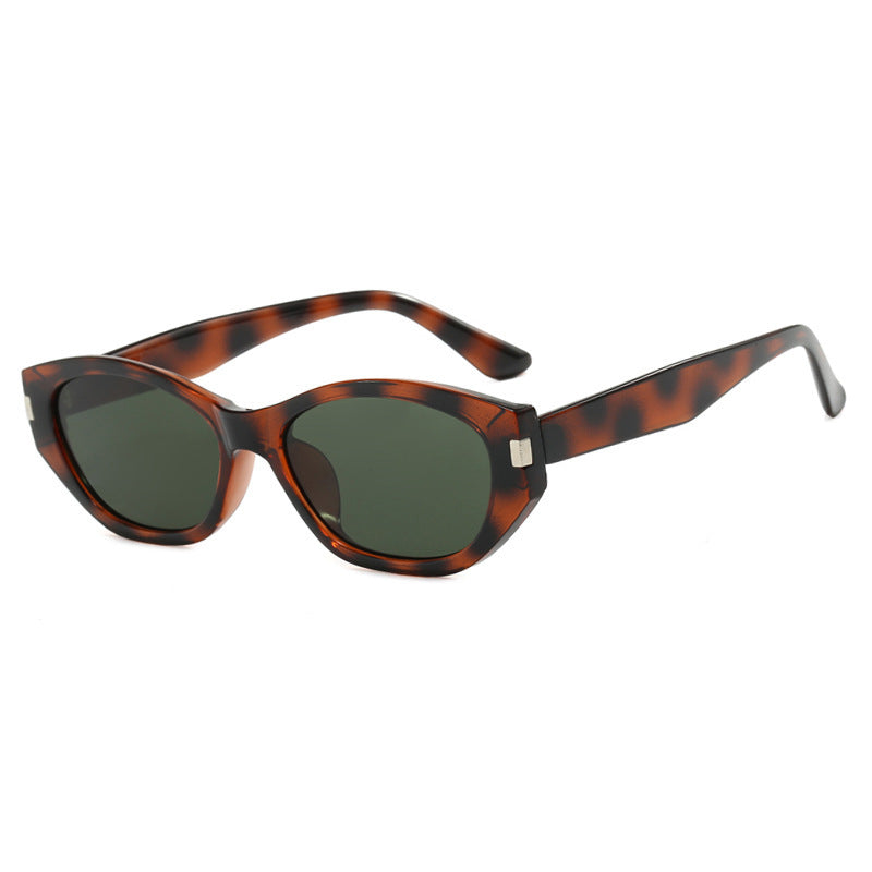 Dame moteklær Cat-Eye solbriller med elegant, transparent ramme Skanto