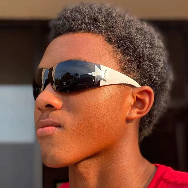Dame moteriktig solbrille med kunstnerisk stjerneakcent Skanto