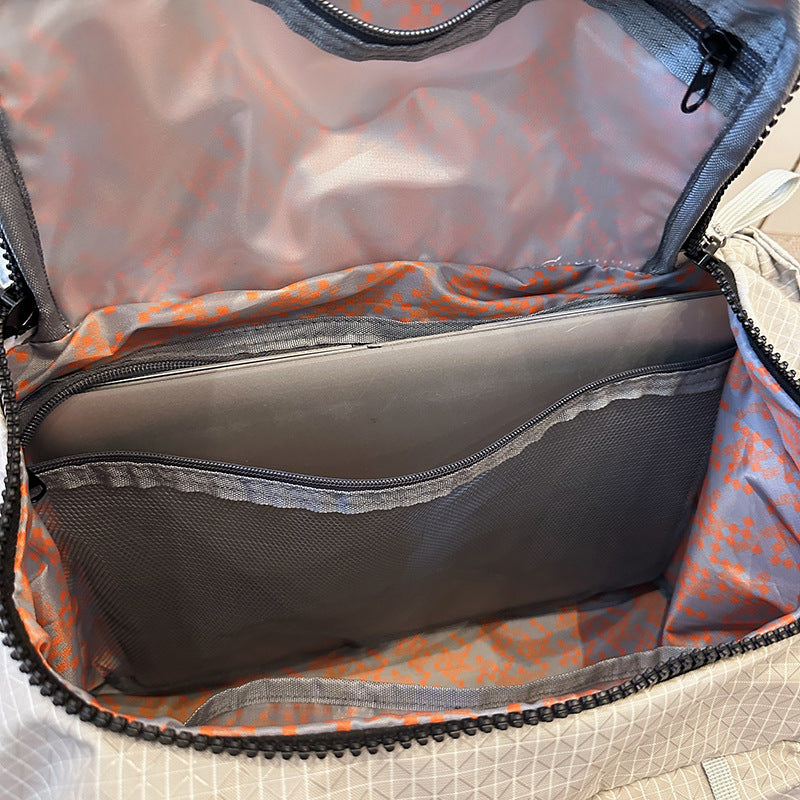 Stylish Sports Bag with Adjustable Shoulder Strap Skanto