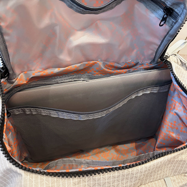Stylish Sports Bag with Adjustable Shoulder Strap Skanto
