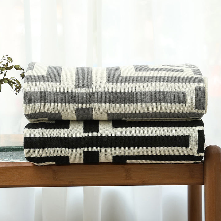 Kvinnens dekorative komfortteppe i moderne geometrisk design Skanto