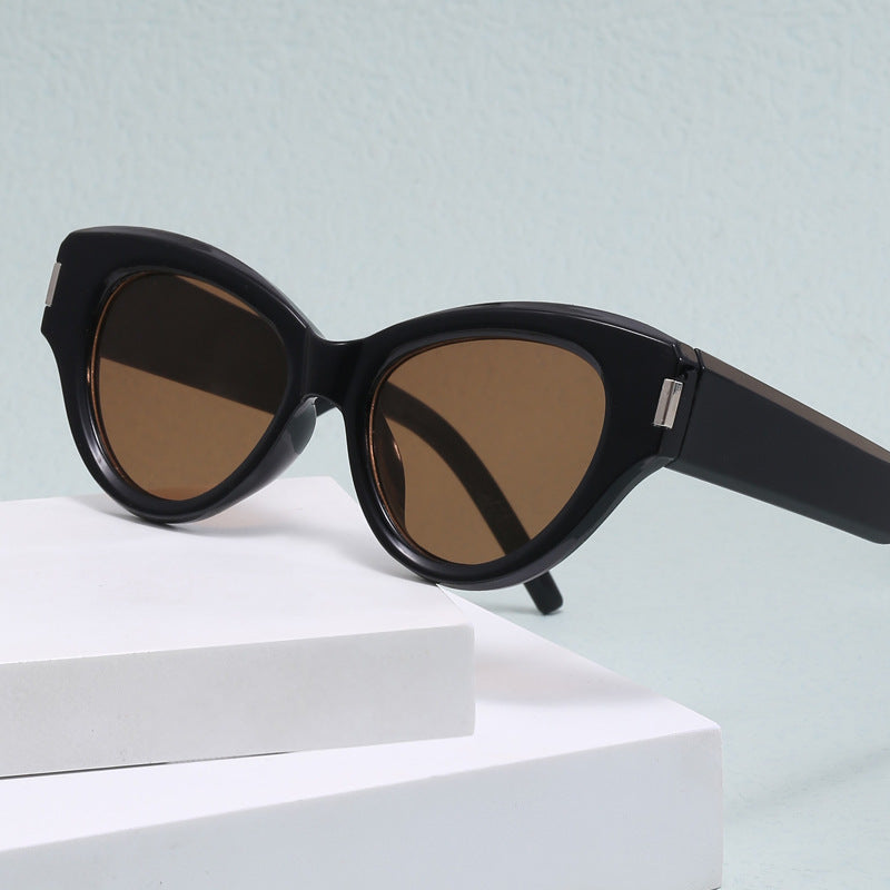 Dame Cat-Eye solbriller med moderne, iøynefallende design Skanto