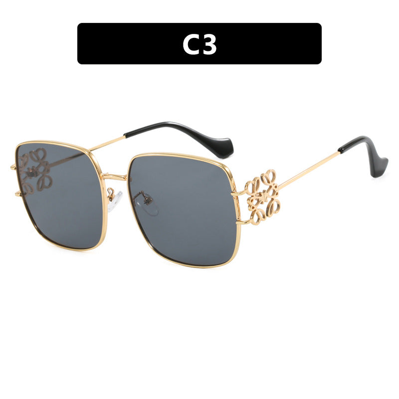 Dame kvadratisk solbrille med filigran design og luksuriøs metallramme Skanto