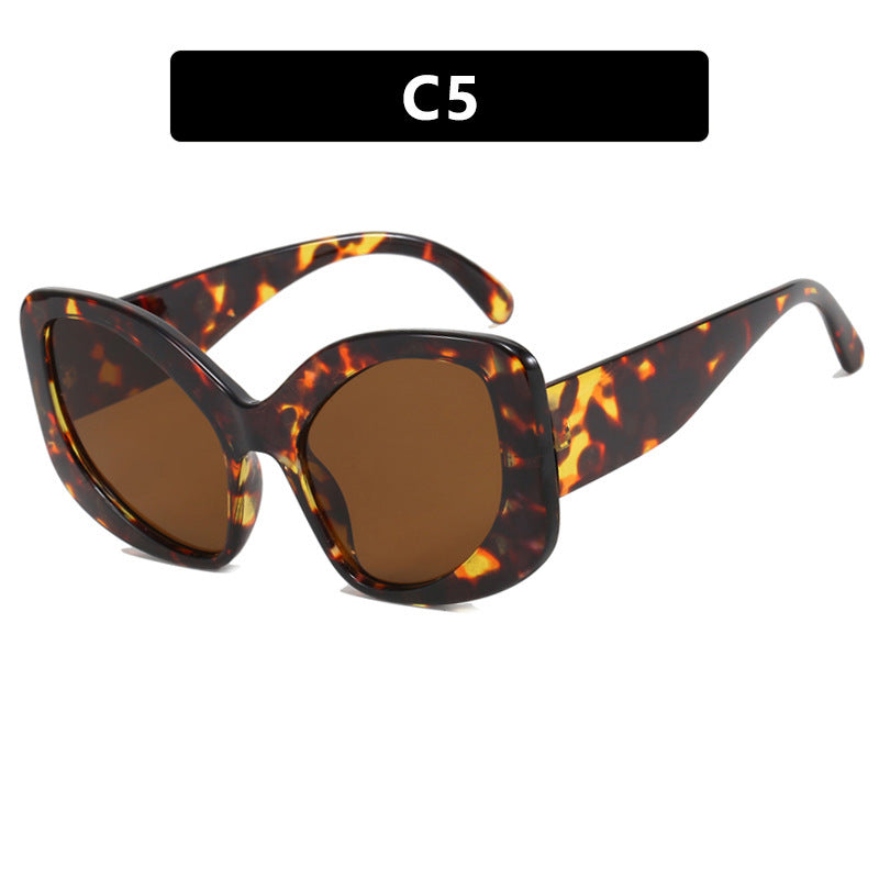 Dame elegant oversized solbrille med markant design Skanto
