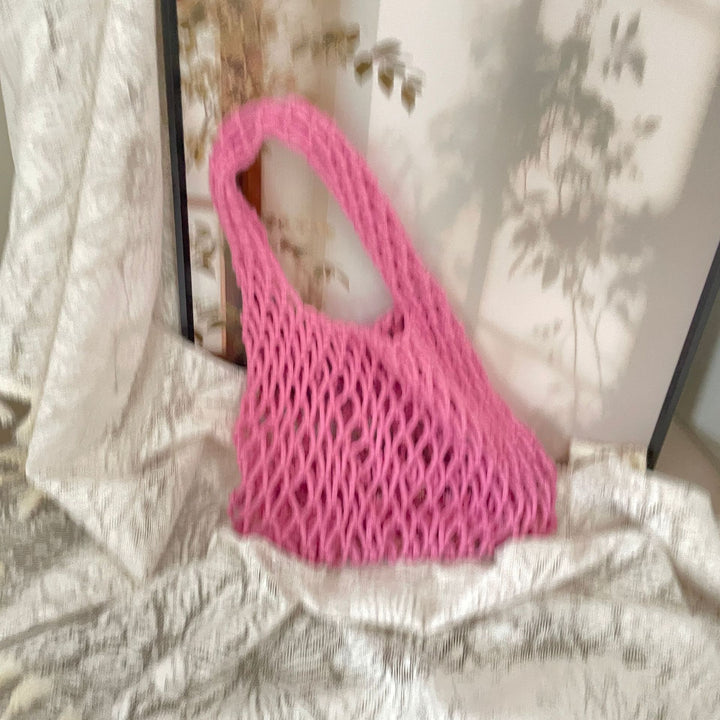 Håndflettet bæretaske med unikt design Skanto