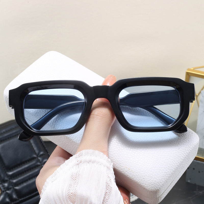 Dame moteriktig firkantet solbrille med klar ramme Skanto
