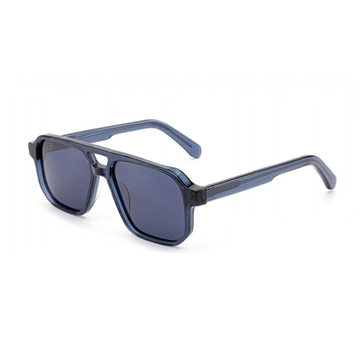 Dame solbrille i moderne, geometrisk design med robust ramme og UV-beskyttelse Skanto