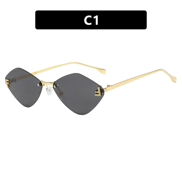 Dame geometrisk solbrille i ekstravagant design med gradiertede glass Skanto