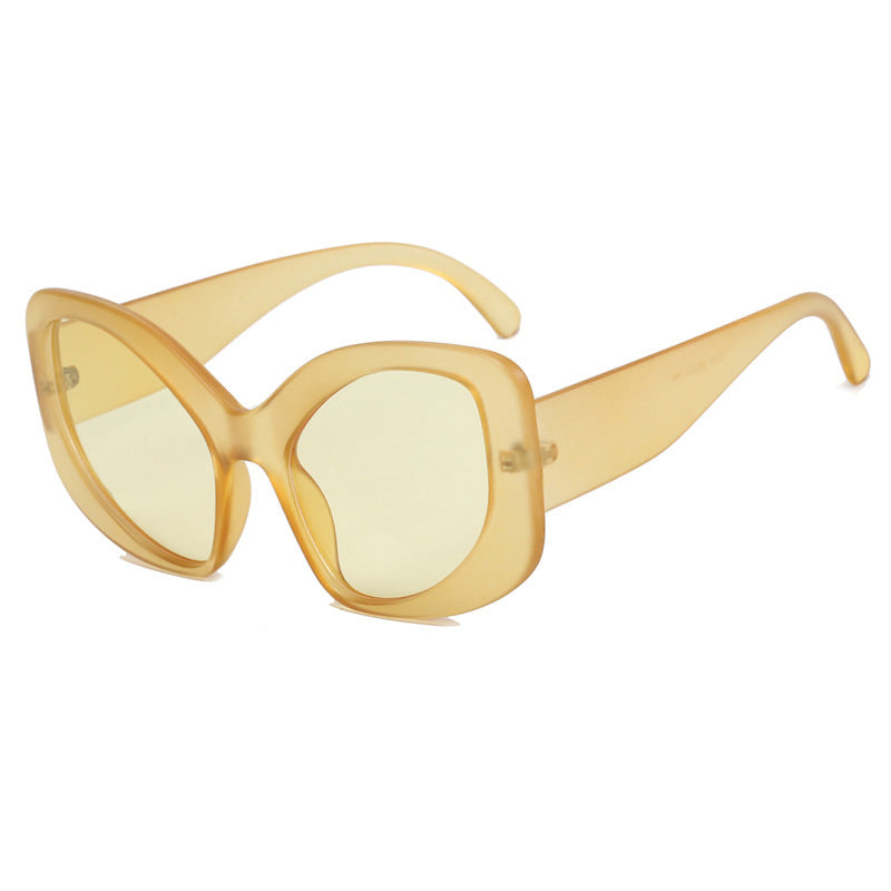 Dame elegant oversized solbrille med markant design Skanto