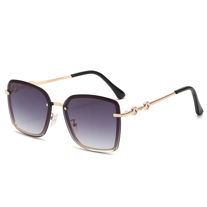 Dame kvadratisk solbrille med speilglass og elegant detalj Skanto