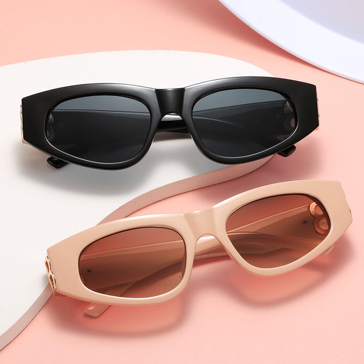 Dame Cat-Eye solbriller med elegante plastdetaljer og luksuriøse metalldetaljer Skanto