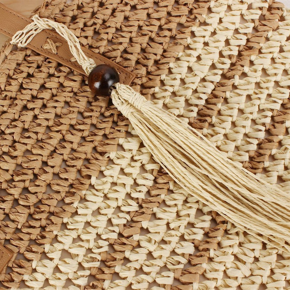 Handbag made of braided natural material with decorative tassel pendant Skanto