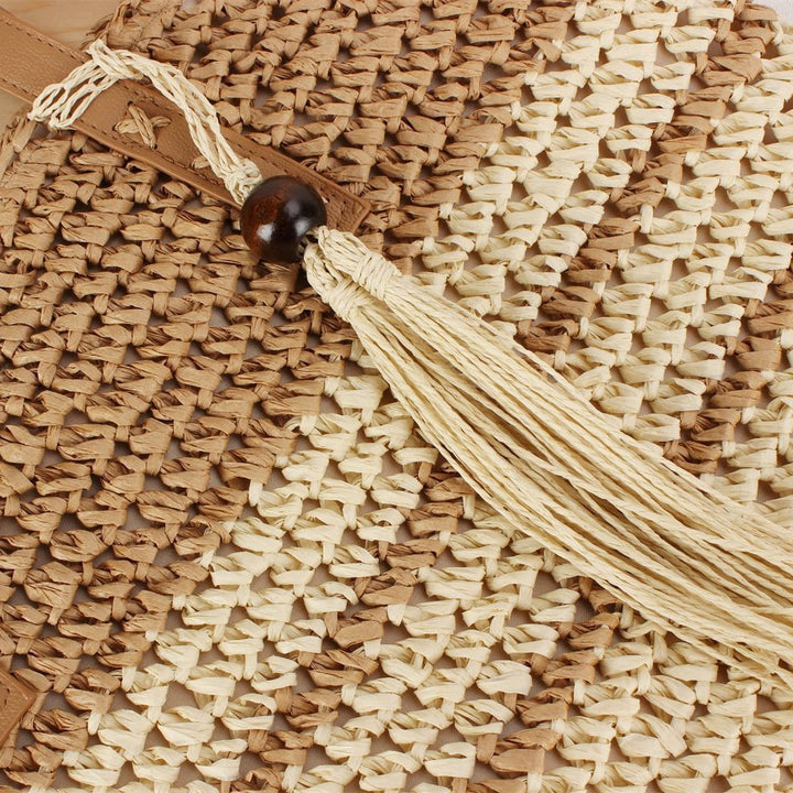 Handbag made of braided natural material with decorative tassel pendant Skanto