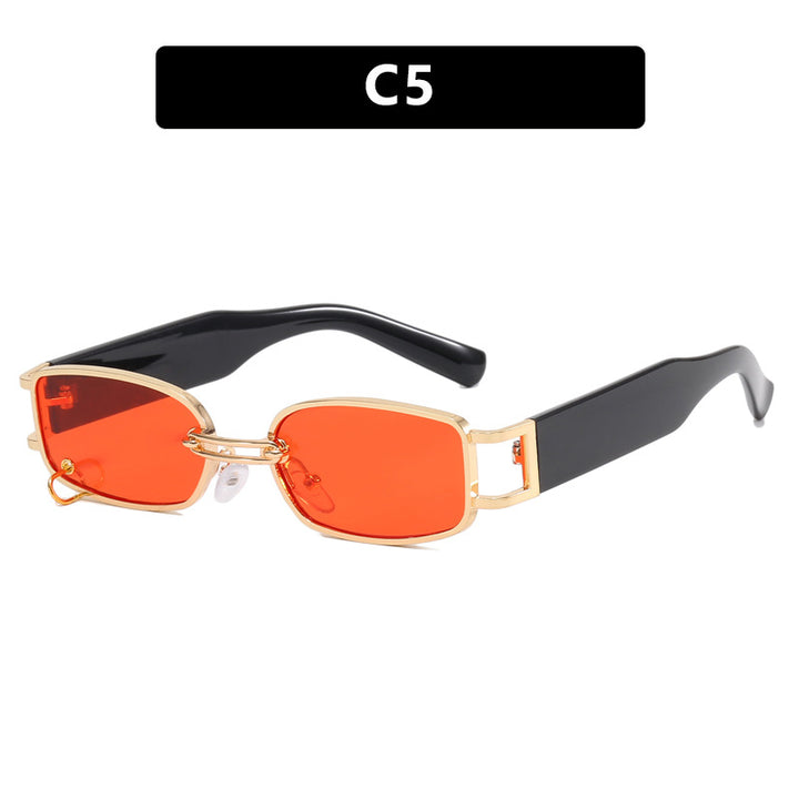 Dame moteriktig solbrille med innovativ rektangulær design og elegante metallakenter Skanto