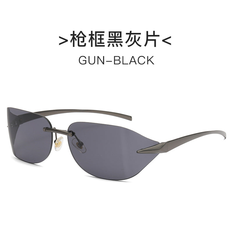 Dame futuristisk solbrille med elegant minimalistisk design Skanto