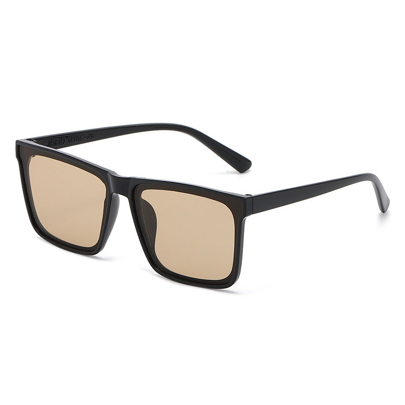 Dame moteriktig solbrille laget av robust, UV-beskyttet plast Skanto