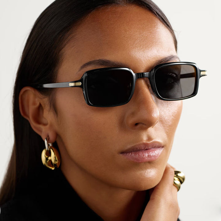 Dame kvadratisk solbrille med beskyttende UV-filter og robust ramme Skanto