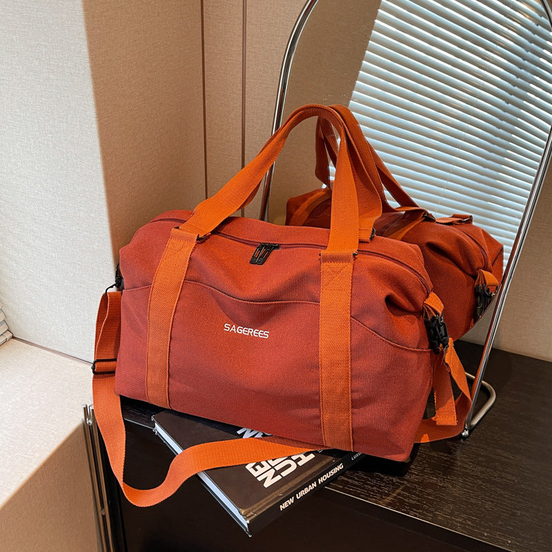 Sporty weekend bag with ergonomic carrying options Skanto