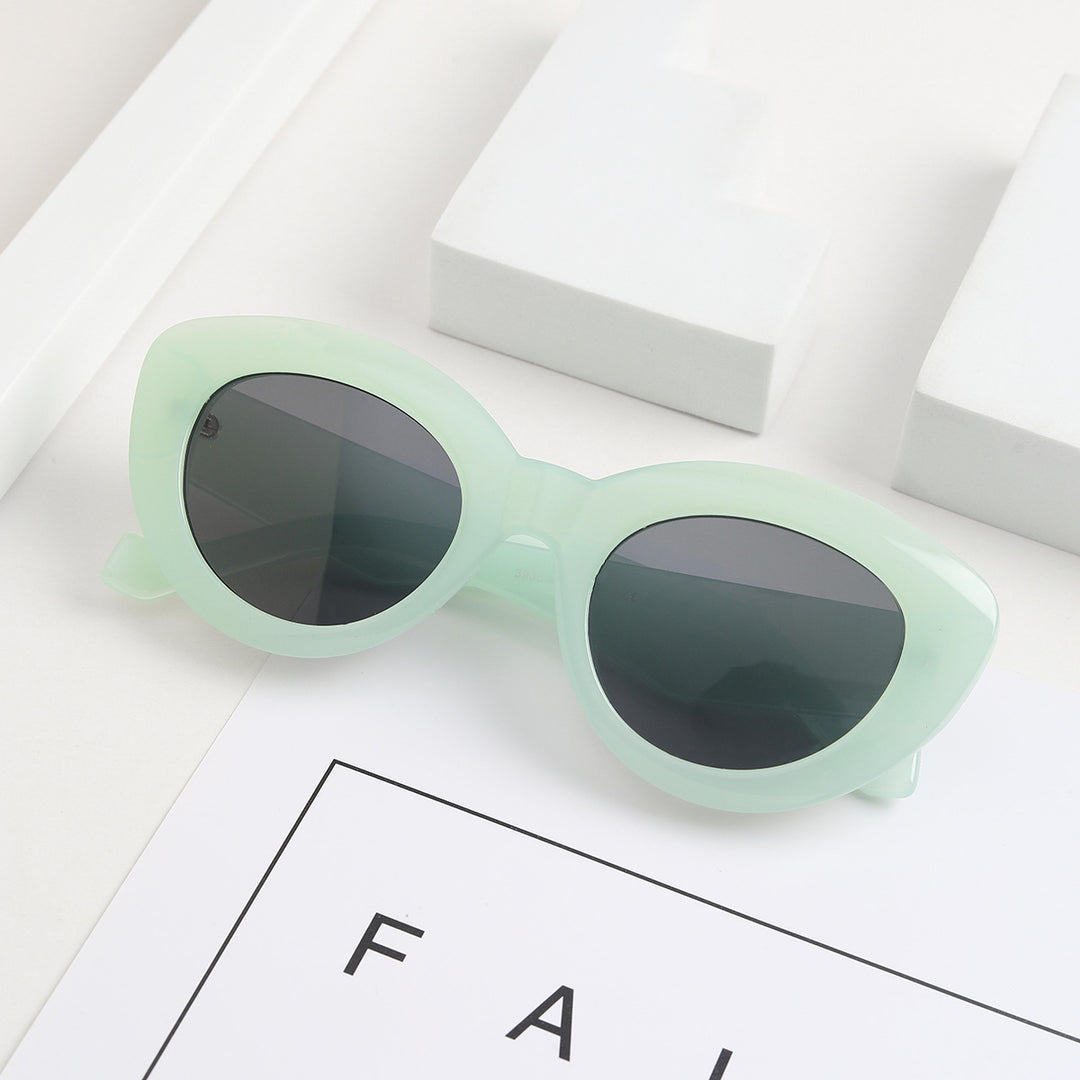 Dame Cat-Eye Solbriller med moderne plastikkinnet Skanto