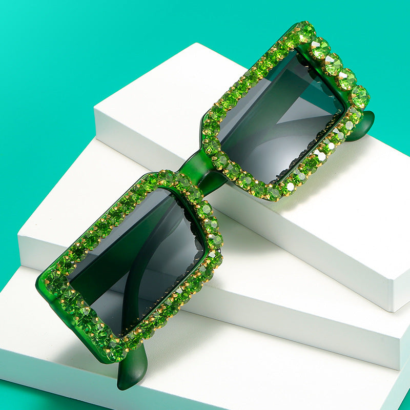 Dame moteriktig solbrille med glitrende rammedekorasjon Skanto