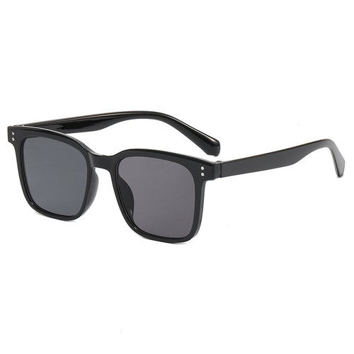 Dame moteriktig solbrille i moderne firkantet design Skanto