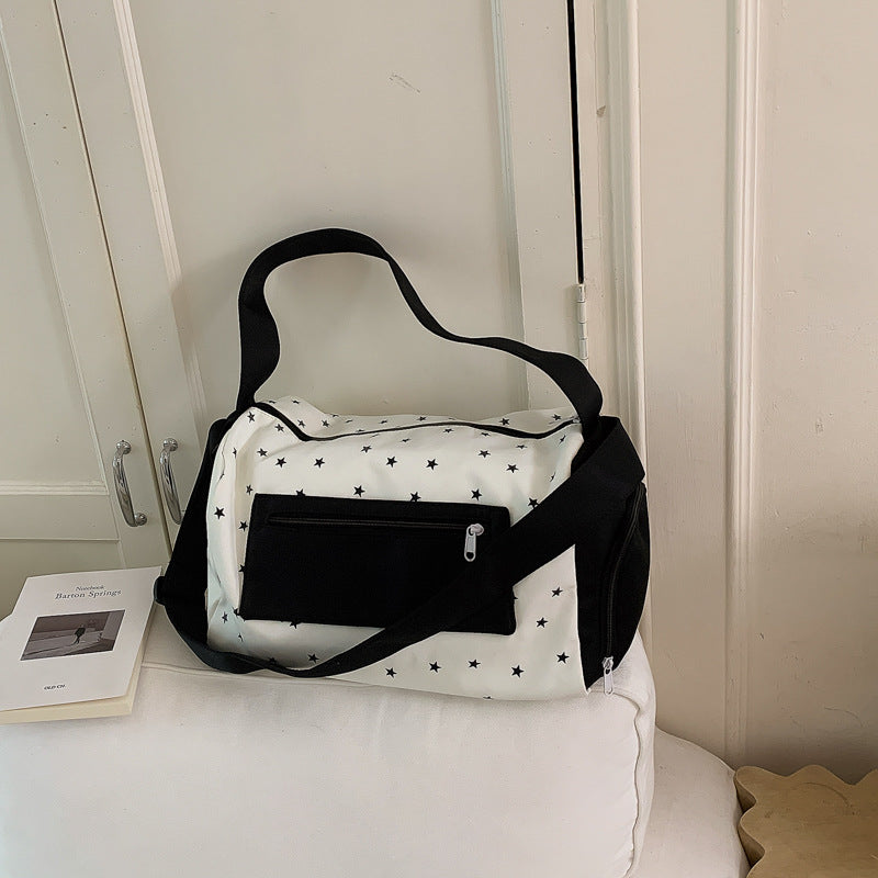 Sporty crossbody bag with practical storage pockets Skanto