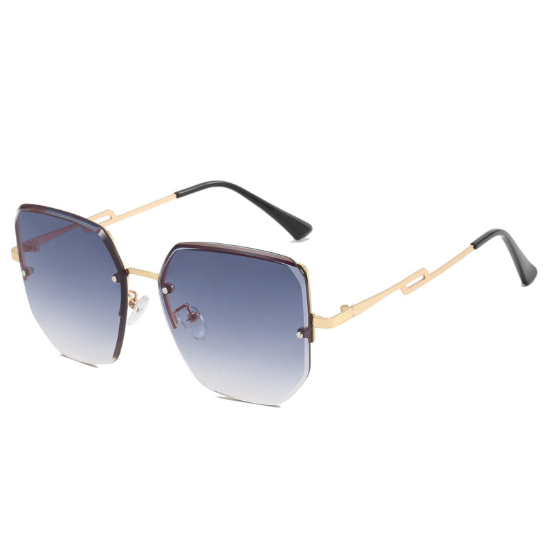 Dame geometrisk designer-solbrille med speilende linser Skanto