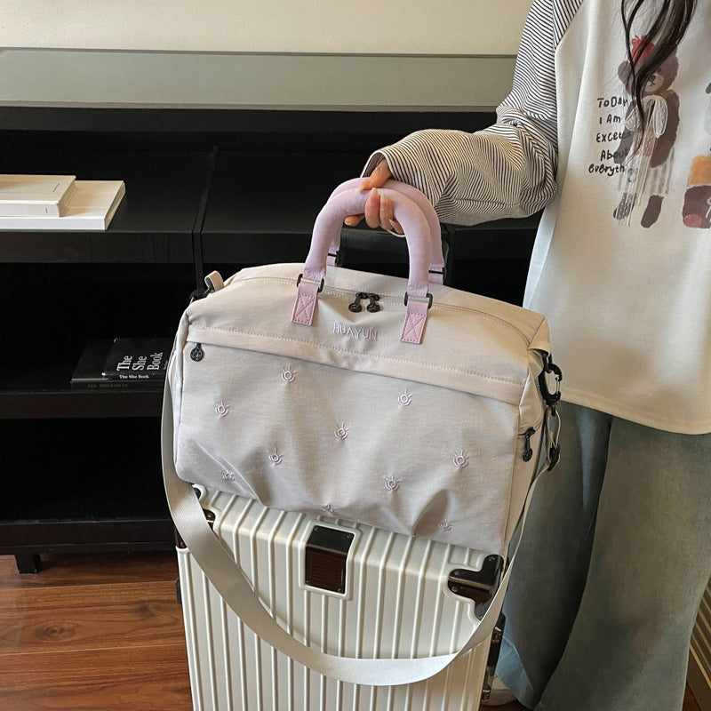 Sporty multifunctional duffel bag with adjustable shoulder strap and sturdy handles Skanto