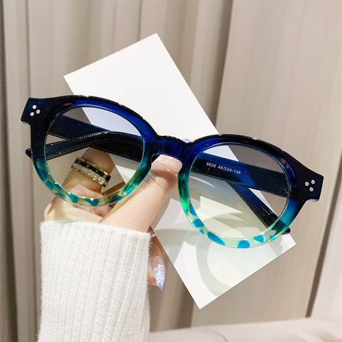Dame moteriktig solbrille med klar og strukturert ramme Skanto