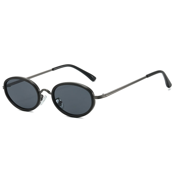 Dame moteriktig solbrille med høy kvalitet ramme og runde glass Skanto