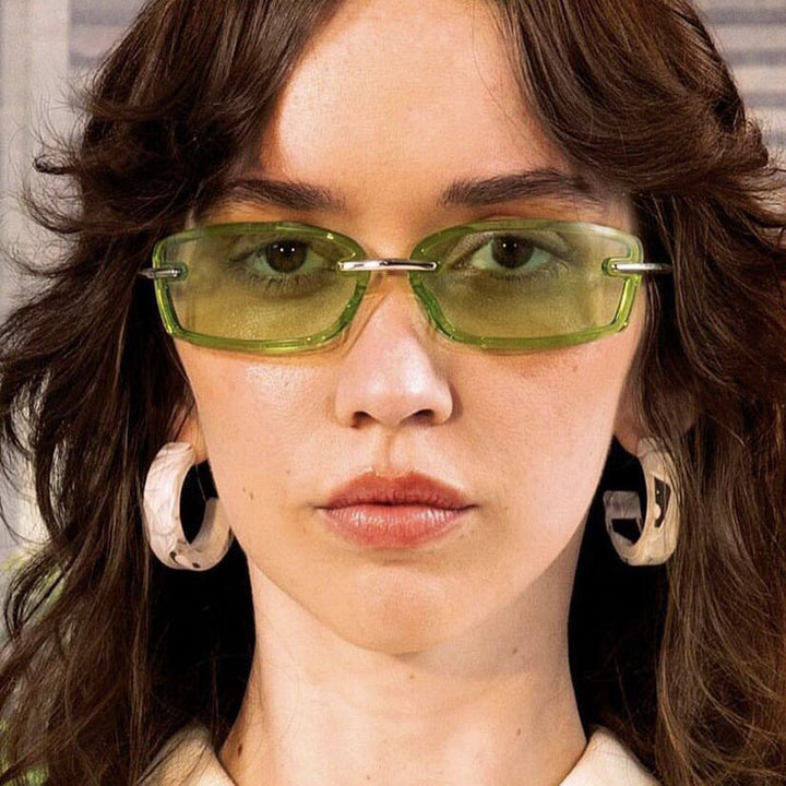 Dame trendy solbrille med moderne design og UV-beskyttelse Skanto