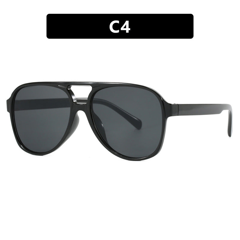 Damer oversized solbrille i sporty-elegant design Skanto
