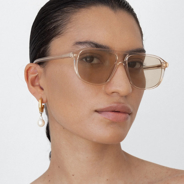 Dame moteriktig solbrille i elegant kvadratdesign Skanto
