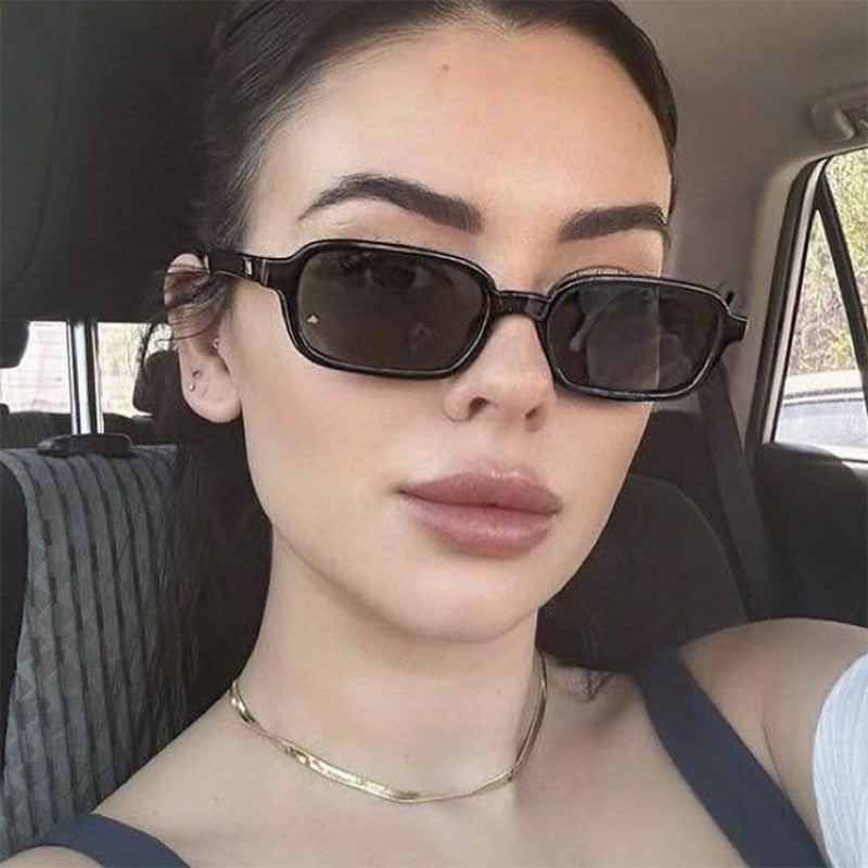 Dame moteriktig lesebrille i moderne kvadratisk design Skanto