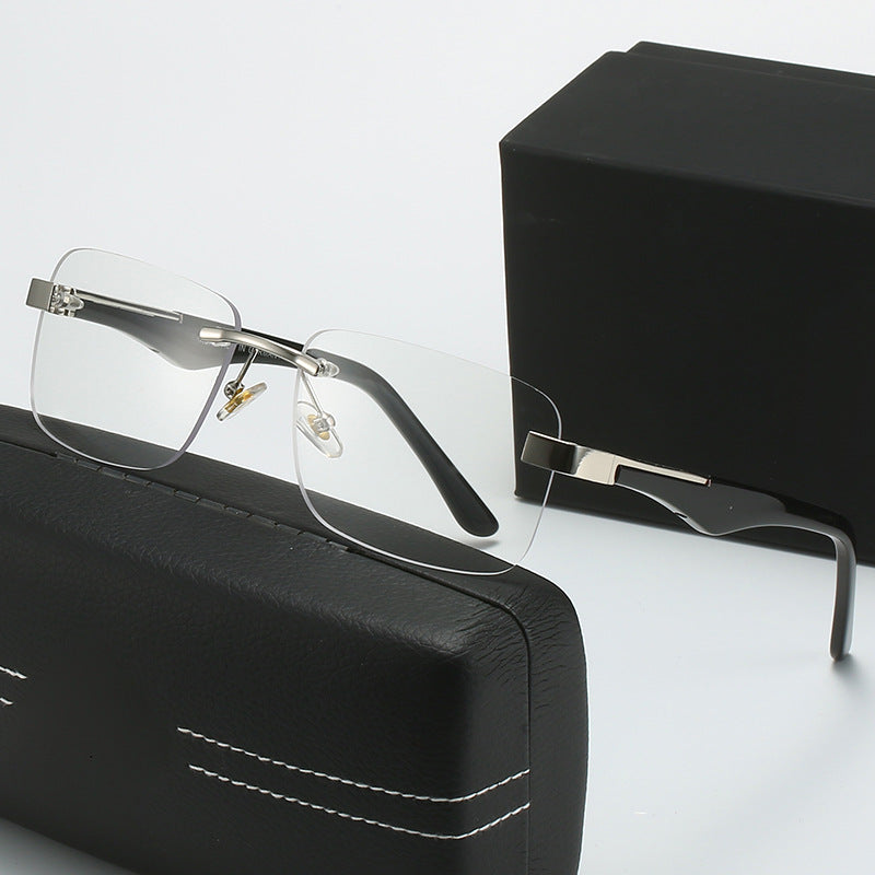 Dame moteriktig halvrammebrille med elegant metall- og plastmix Skanto