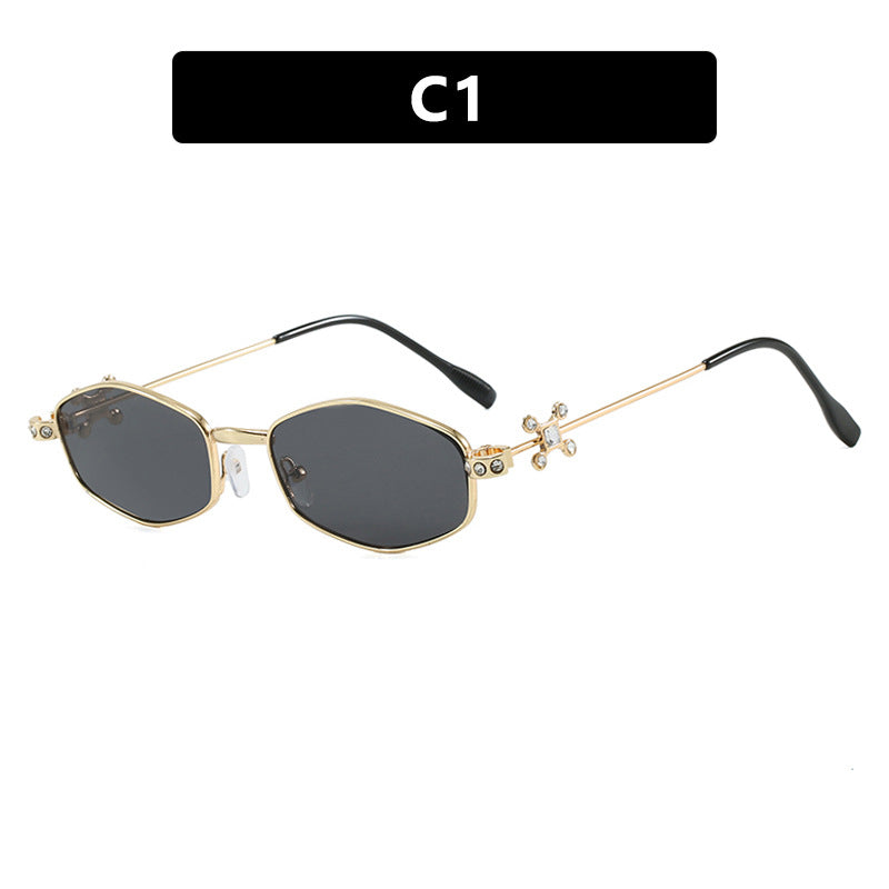 Dame solbrille med elegante akenter og UV-beskyttelse Skanto