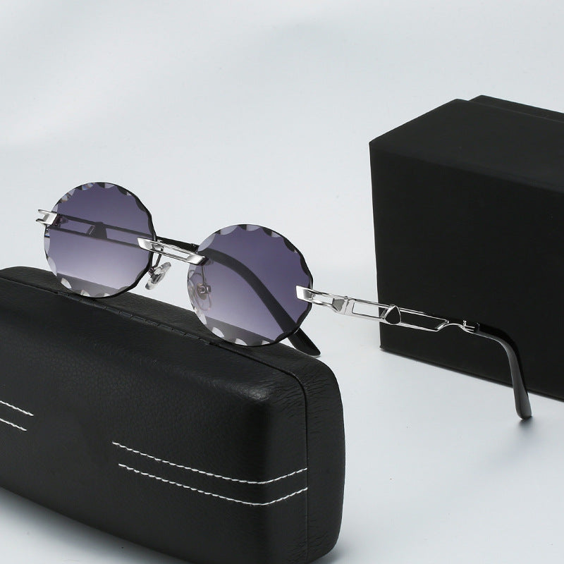Dame rund solbrille med unikt bølgedesign og høykvalitets metallramme Skanto