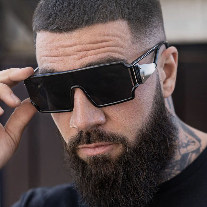 Dame moteriktig sports solbrille med futuristisk design Skanto