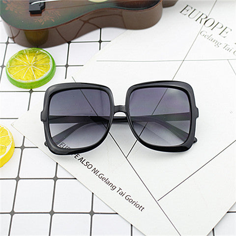 Dame Geometrisk Solbrille i moderne design Skanto