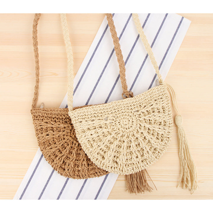 Macrame shoulder bag in a crescent moon design Skanto