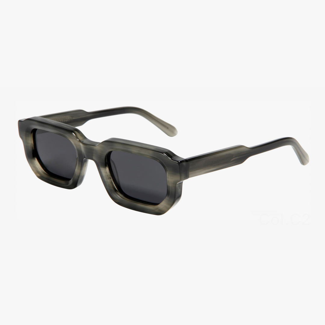 Dame solbrille i moderne geometrisk design fra Skanto