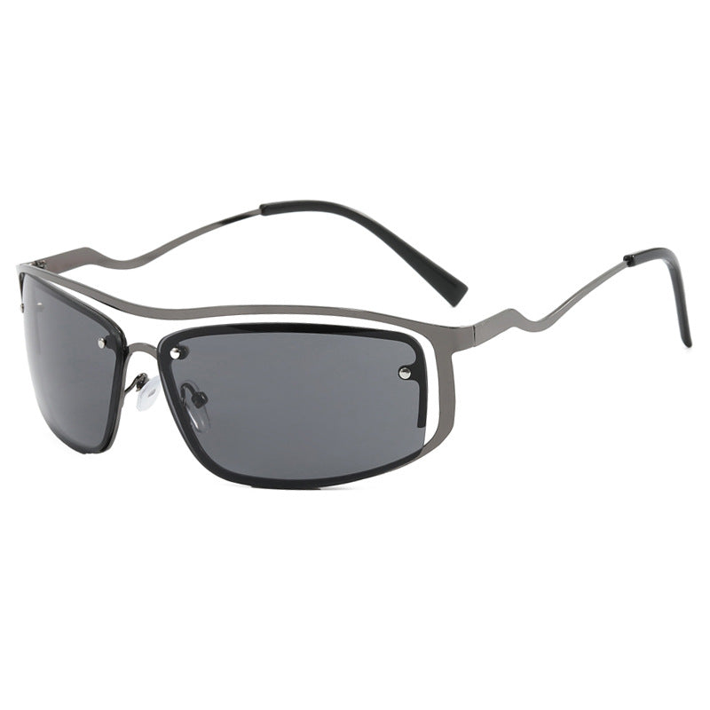 Damer futuristisk solbrille med elegant metallramme og høye transparente glass Skanto